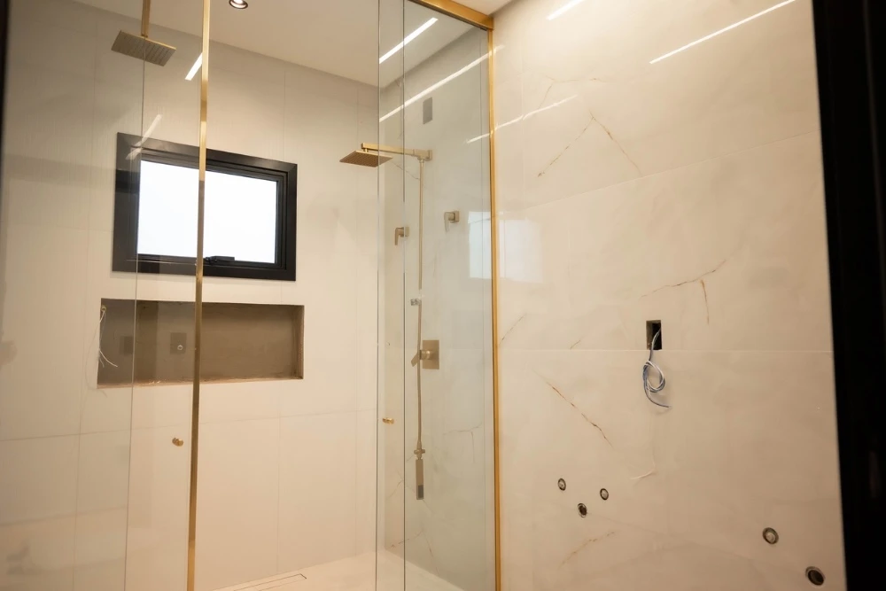 BEL_2100_Easy-Resize.com_1x